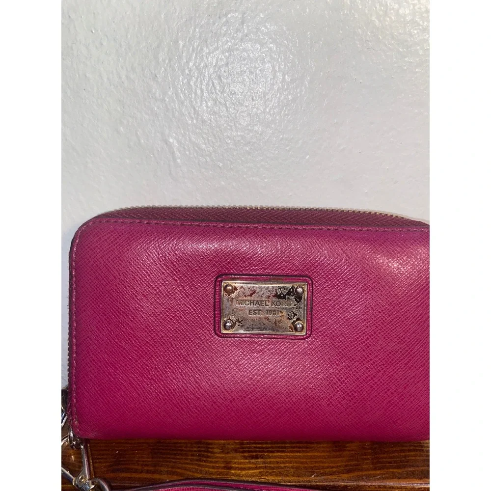 Michael Kors Pink Saffiano Leather Zip Around Wristlet Wallet Magenta Y2K Barbie